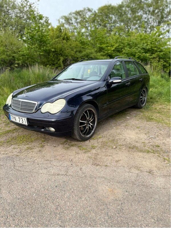 Blå Begagnad 2002 Mercedes C200 Kombi | 17 200 kr (Marknadspris) - Bild 1/4