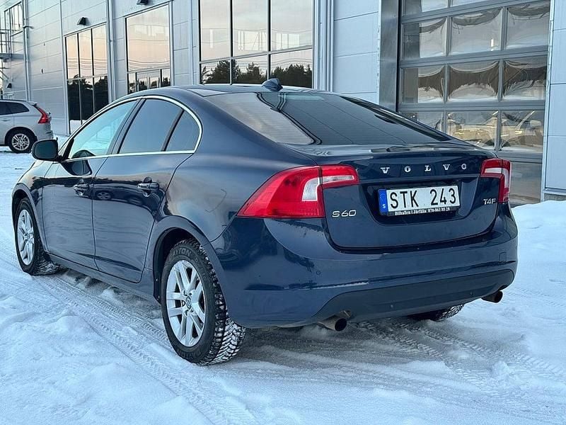 Begagnad Volvo S60 Summum 179 HK (131 kW) 2013 Blå Sedan