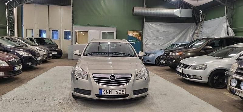 Begagnad Opel Insignia Edition 180 HK (132 kW) 2010 Grå Kombi