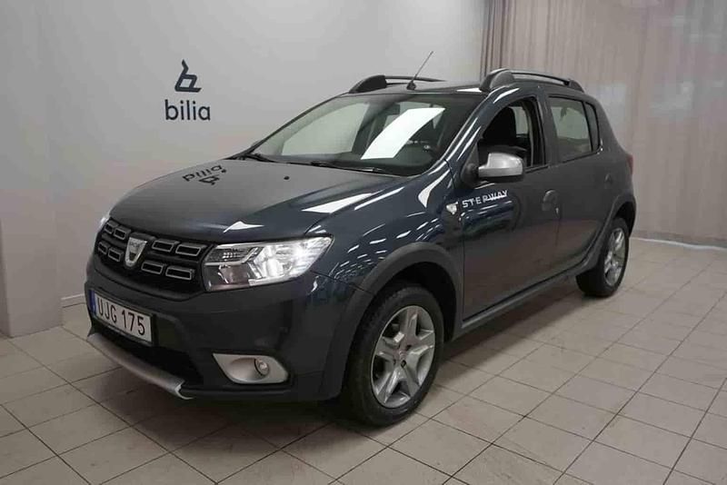 Grå Begagnad 2017 Dacia Sandero Stepway Halvkombi | 94 900 kr - Bild 1/1