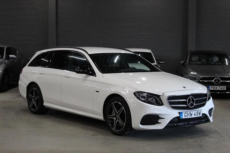 Vit Begagnad 2019 Mercedes E300 AMG Kombi | 339 000 kr (Marknadspris) - Bild 1/4