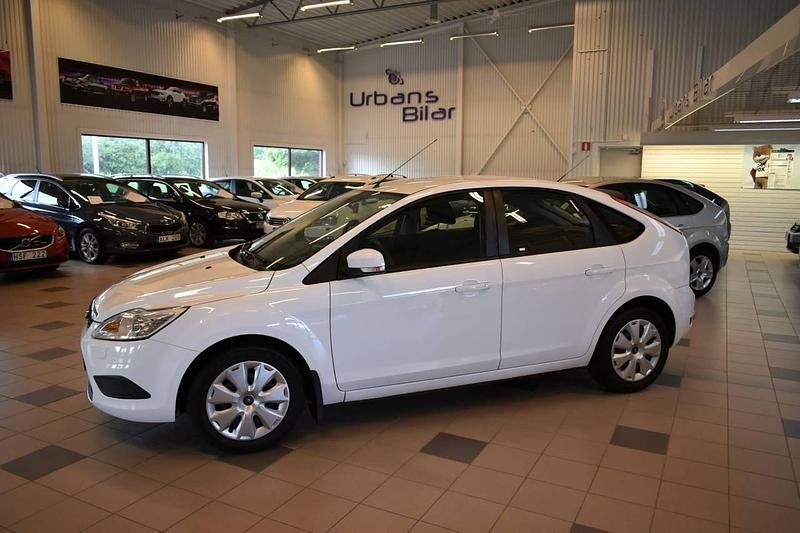 Begagnad Ford Focus 146 HK (107 kW) 2010 Vit Halvkombi