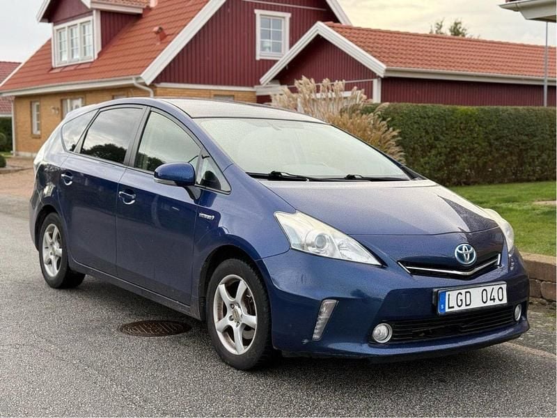 Blå Begagnad 2013 Toyota Prius+ Minibuss | 79 000 kr (Superpris) - Bild 1/4