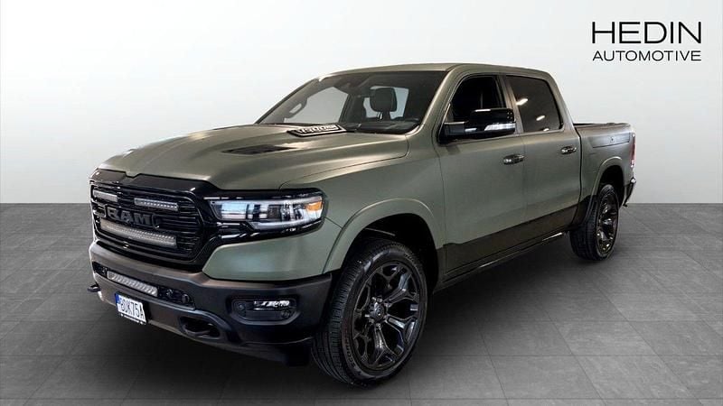 Mörkgrå (black) Begagnad 2023 Dodge Ram Limited Pickup | 999 900 kr - Bild 1/4