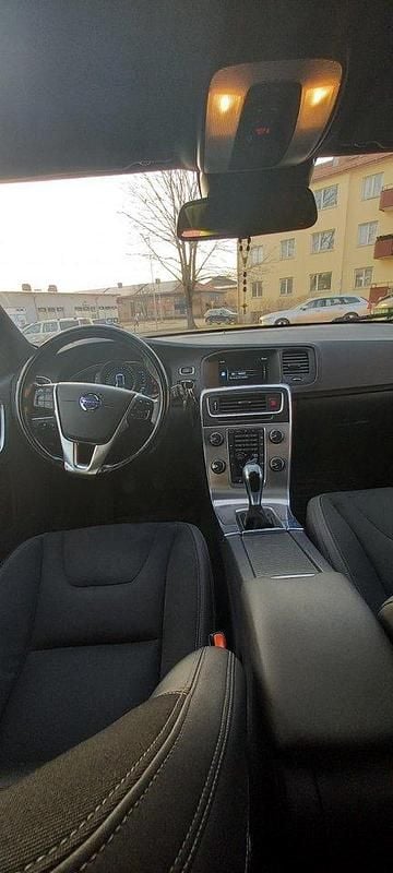 Svart Begagnad 2014 Volvo V60 Momentum Kombi | 110 000 kr (Marknadspris) - Bild 1/4