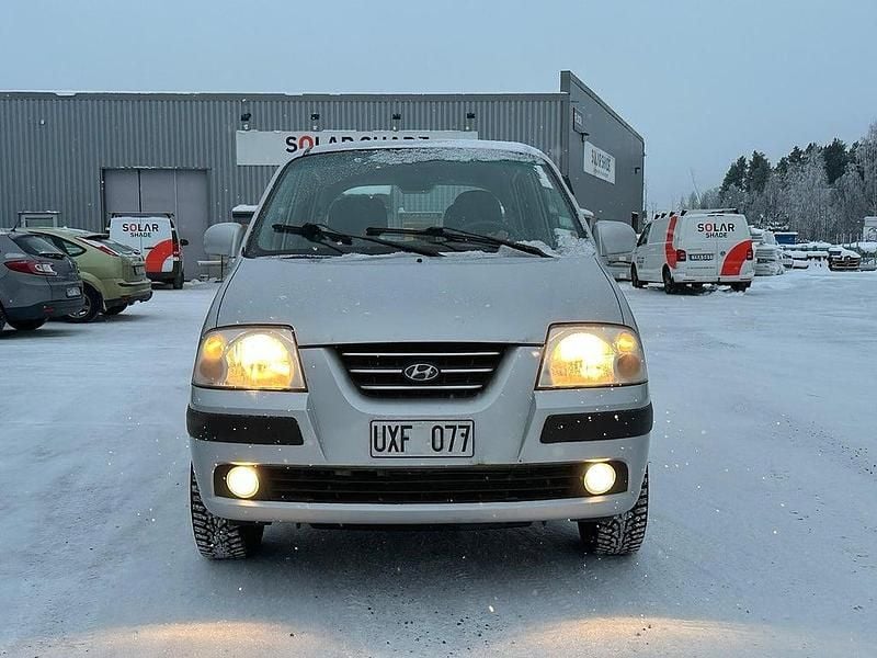 Silver Begagnad 2004 Hyundai Atos Prime Halvkombi | 20 000 kr (Bra pris) - Bild 1/4