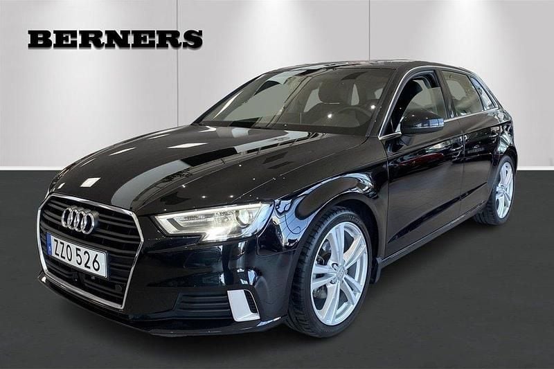 Svart Begagnad 2020 Audi A3 Sportback Sport Halvkombi | 189 900 kr (Marknadspris) - Bild 1/4