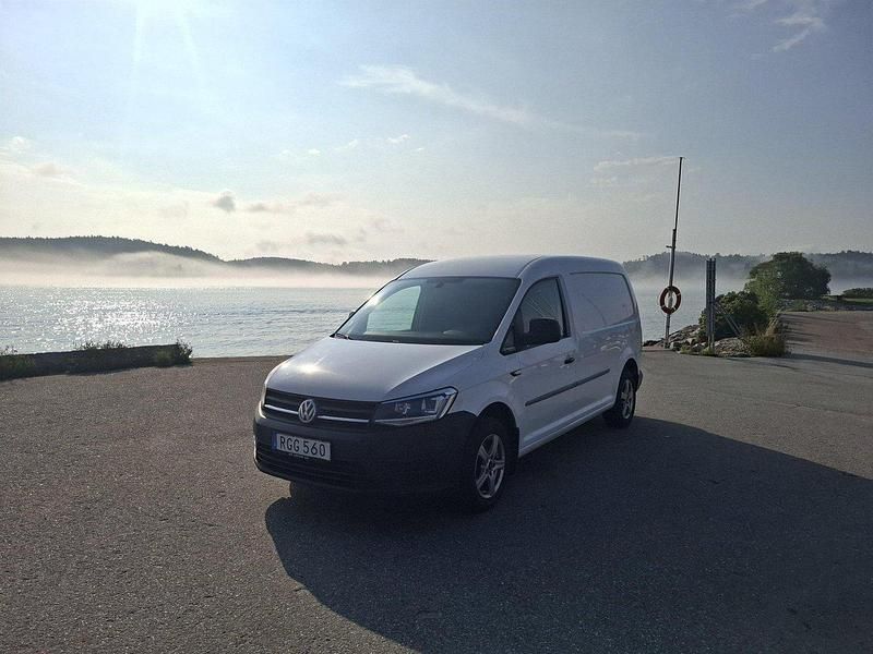 Vit Begagnad 2017 VW Caddy Maxi Minibuss | 95 000 kr - Bild 1/4