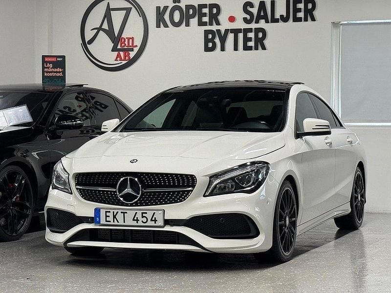 Vit Begagnad 2016 Mercedes CLA200 AMG Sportkupé | 169 900 kr (Marknadspris) - Bild 1/4