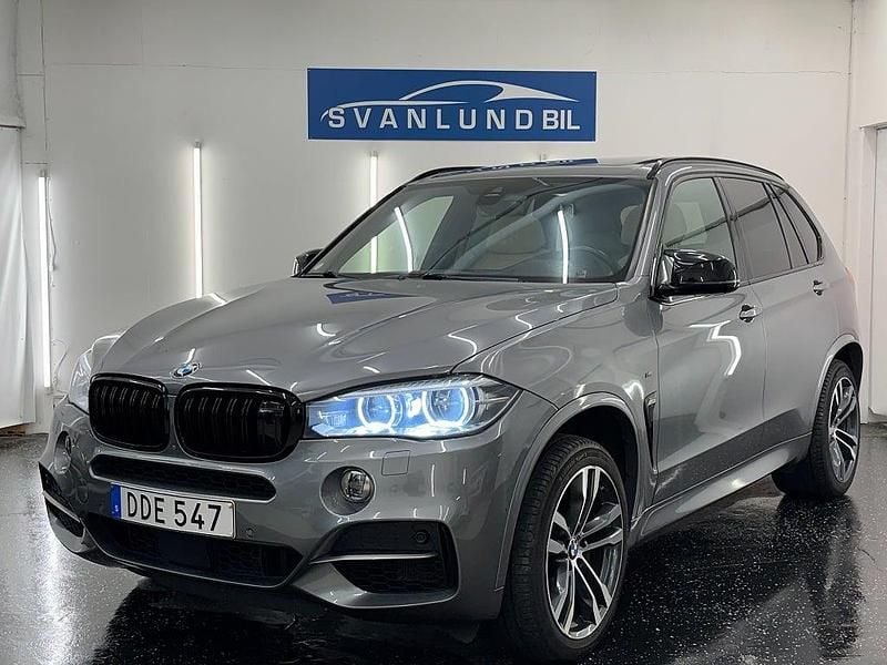 Grå Begagnad 2018 BMW X5 M Sport SUV | 399 800 kr (Superpris) - Bild 1/4