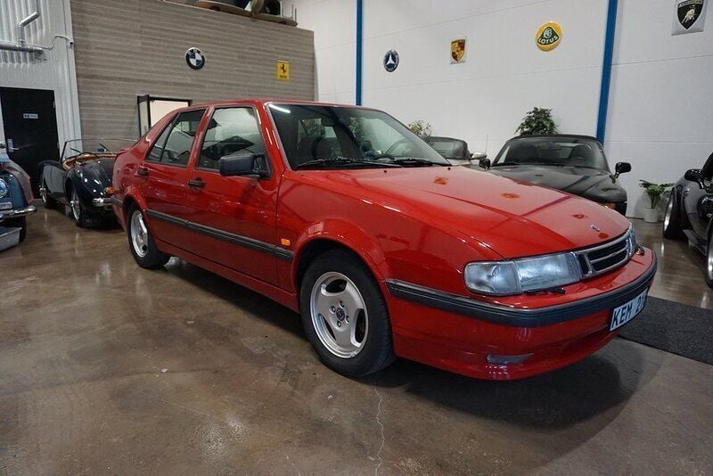 Röd Begagnad 1998 Saab 9000 Sedan | 69 900 kr - Bild 1/4