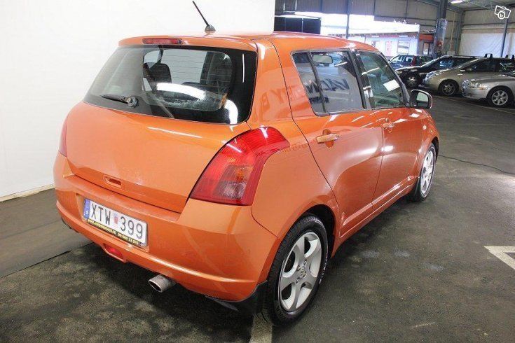 S ld Suzuki Swift MT 1 3 5dr 92hk Begagnad 2006 12 700 Mil I Stockholm