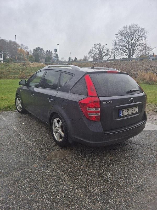Grå Begagnad 2009 Kia Ceed Halvkombi | 27 000 kr (Marknadspris) - Bild 1/4
