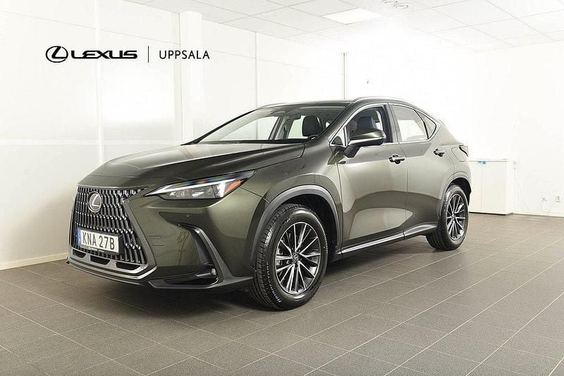 Grön Begagnad 2024 Lexus NX350h Business Edition SUV | 494 900 kr (Marknadspris) - Bild 1/4
