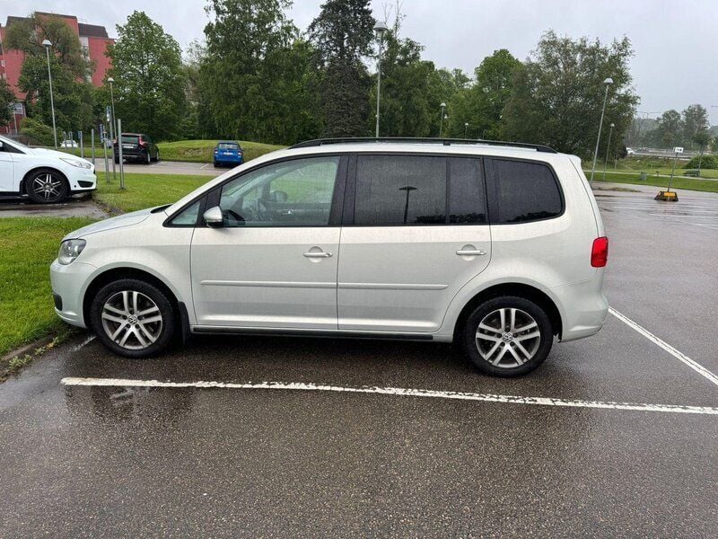 Brun Begagnad 2013 VW Touran Minibuss | 79 999 kr (Marknadspris) - Bild 1/4