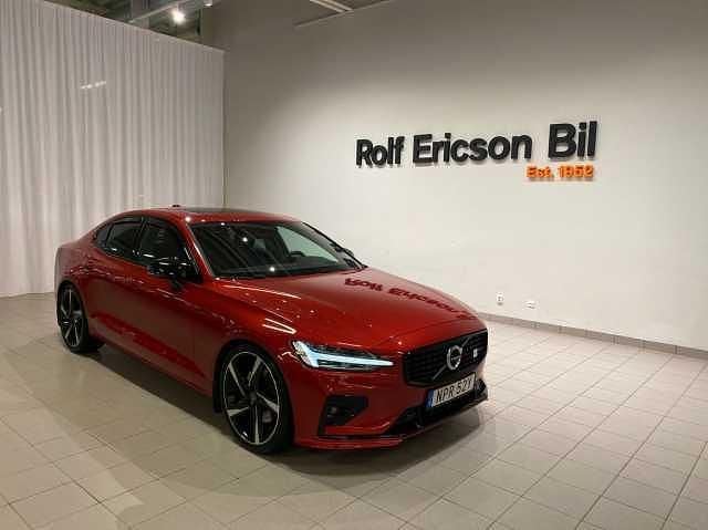 Röd Begagnad 2020 Volvo S60 R-Design Sedan | 319 500 kr (Marknadspris) - Bild 1/4