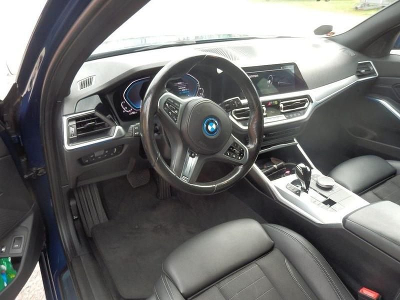 Begagnad BMW 330 Sport Line 292 HK (214 kW) 2022 Blå Kombi