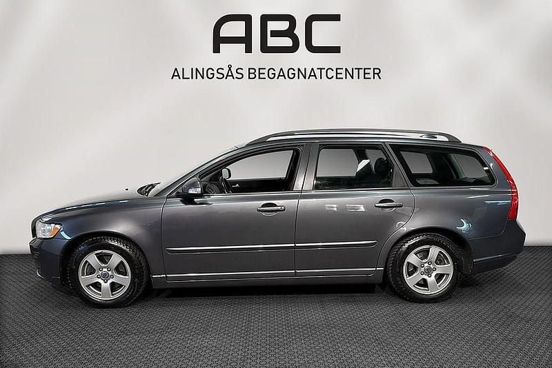 Begagnad Volvo V50 Momentum 145 HK (106 kW) 2010 Grå Kombi