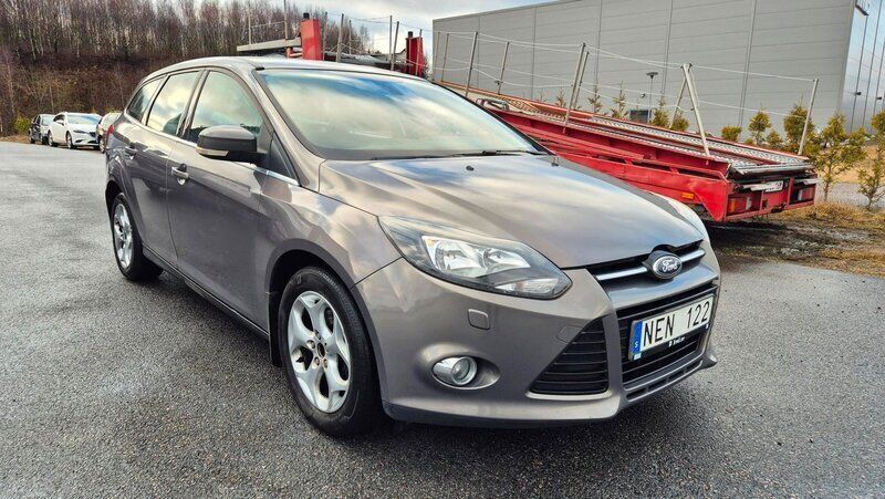 Brun Begagnad 2012 Ford Focus Titanium Kombi | 54 900 kr (Marknadspris) - Bild 1/4