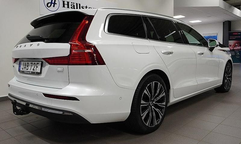Begagnad Volvo V60 2023 Vit Kombi