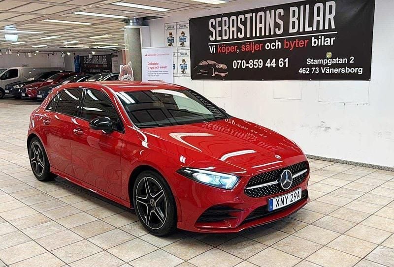 Röd Begagnad 2019 Mercedes A180 AMG Halvkombi | 209 900 kr (Marknadspris) - Bild 1/4
