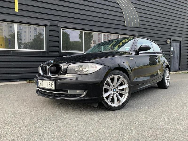 Svart Begagnad 2008 BMW 118 Advantage Halvkombi | 45 000 kr (Dyr) - Bild 1/4