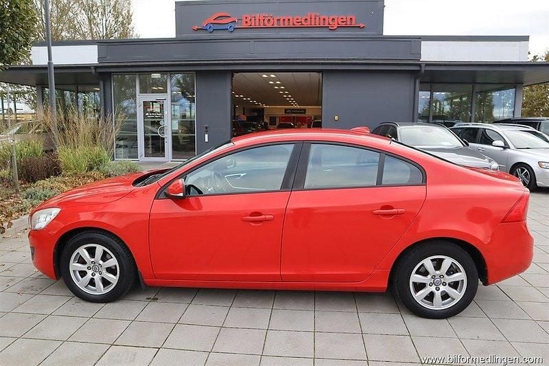 Röd Begagnad 2011 Volvo S60 Sedan | 64 900 kr (Bra pris) - Bild 1/4
