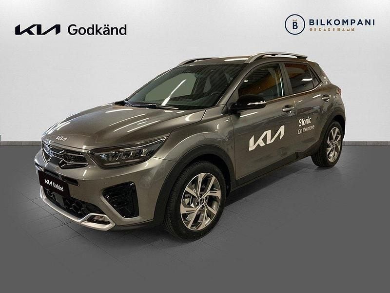 Grå (astro grey m) Begagnad 2025 Kia Stonic GT-Line SUV | 249 900 kr (Bra pris) - Bild 1/4