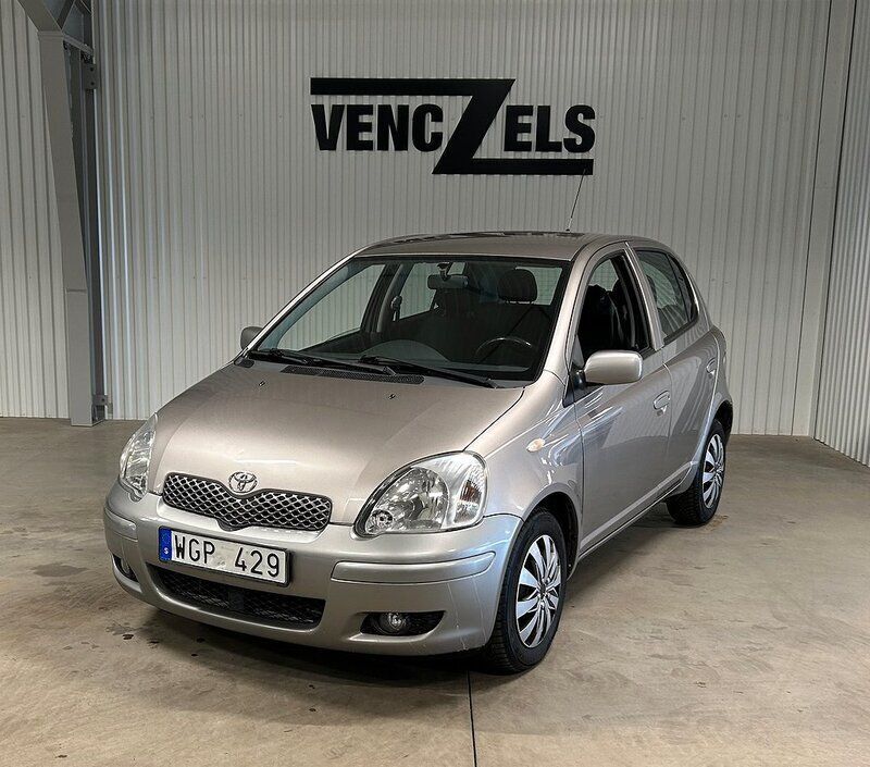 Grå Begagnad 2004 Toyota Yaris Halvkombi | 25 000 kr - Bild 1/4