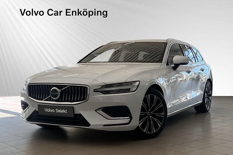 Vit Begagnad 2022 Volvo V60 Core Kombi | 379 900 kr (Marknadspris) - Bild 1/3