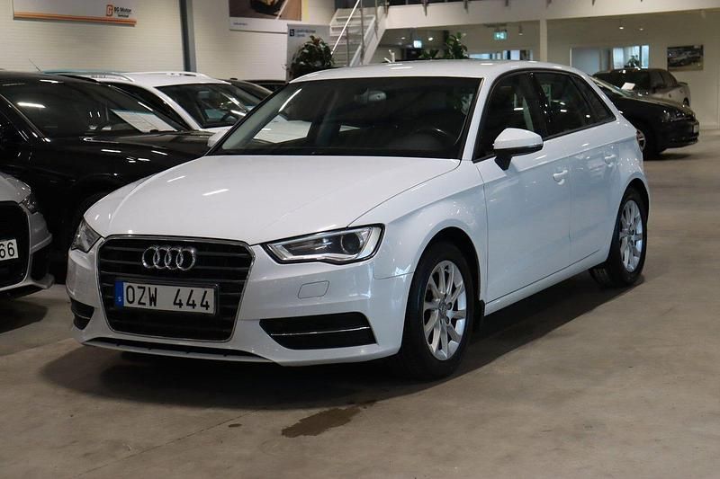 Vit Begagnad 2013 Audi A3 Sportback Comfort Halvkombi | 99 500 kr (Lite dyr) - Bild 1/4