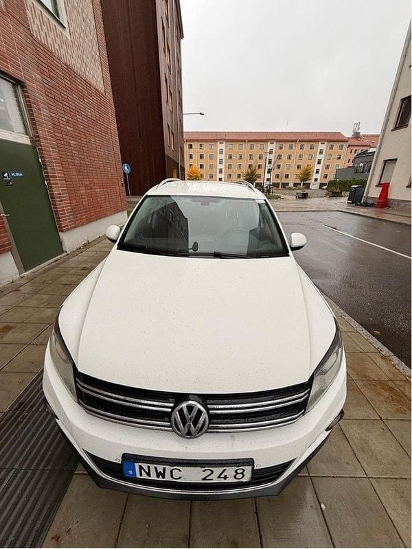 Vit Begagnad 2013 VW Tiguan Sportline SUV | 89 000 kr (Bra pris) - Bild 1/4