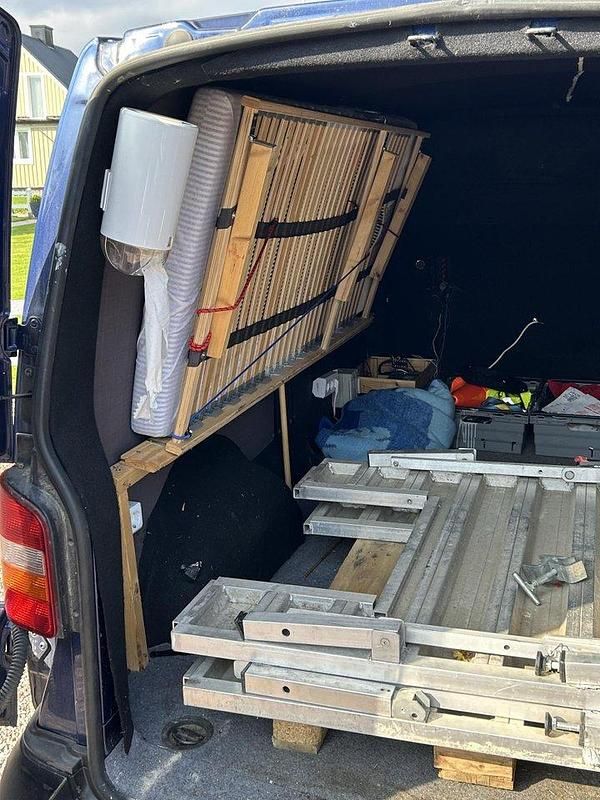 Blå Begagnad 2007 VW T5 Van | 50 000 kr (Marknadspris) - Bild 1/4
