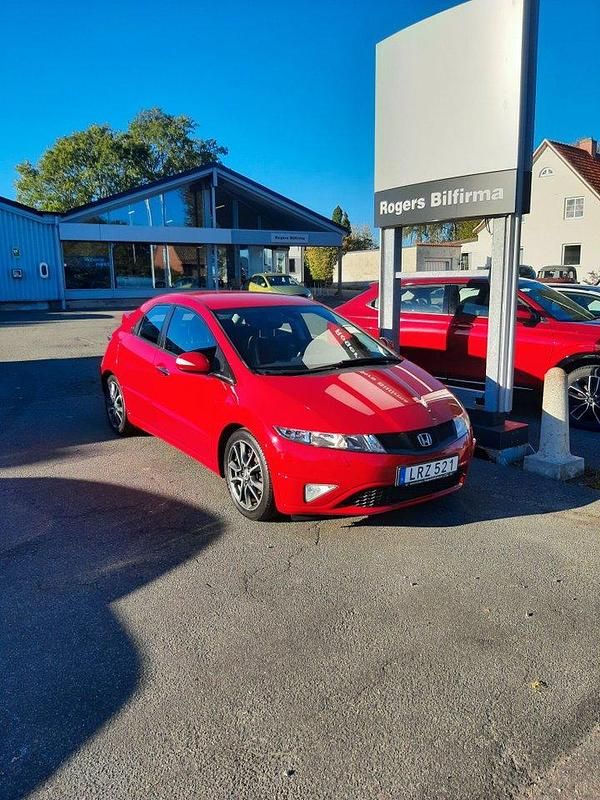 Röd Begagnad 2011 Honda Civic Sport Halvkombi | 97 500 kr (Dyr) - Bild 1/4