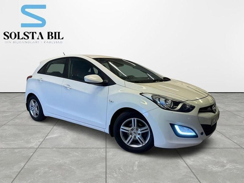 Vit Begagnad 2012 Hyundai i30 Select Halvkombi | 69 000 kr (Marknadspris) - Bild 1/4