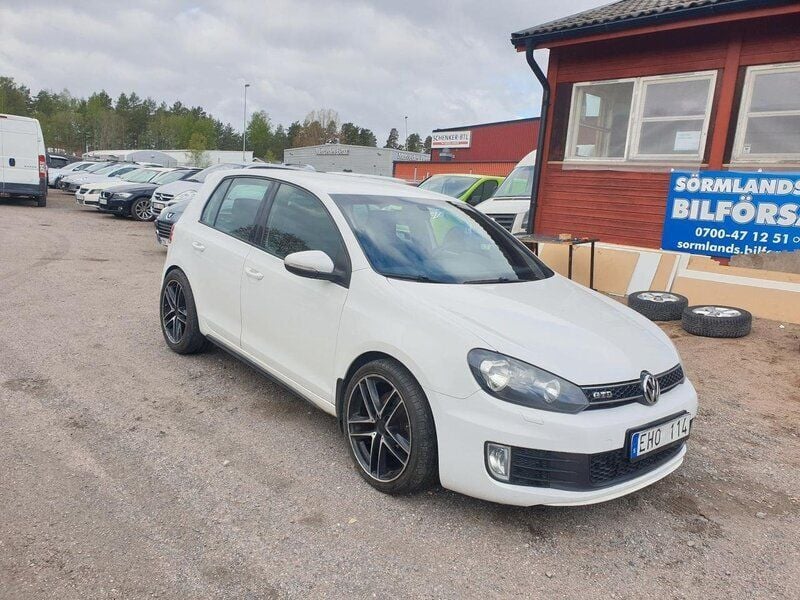 Begagnad VW Golf VI GTD 170 HK (125 kW) 2011 Vit Halvkombi
