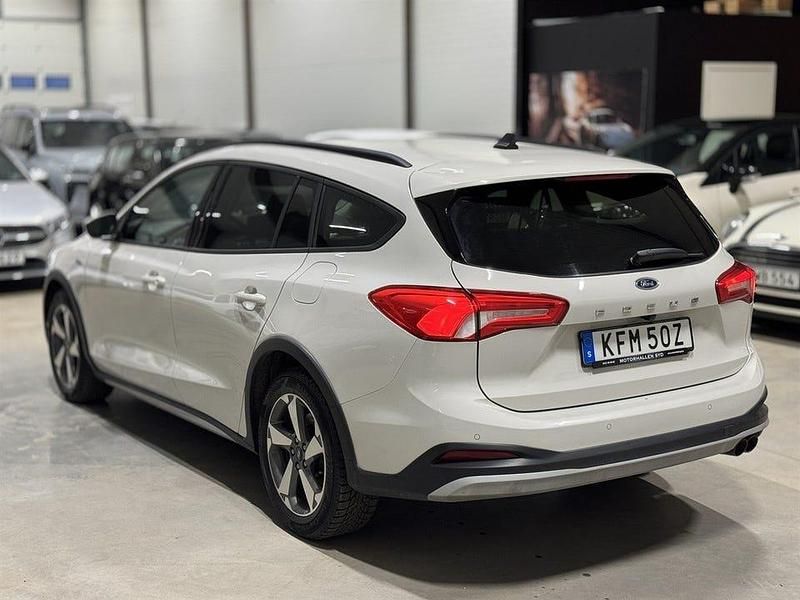 Begagnad Ford Focus ST-Line 125 HK (91 kW) 2021 Vit Kombi