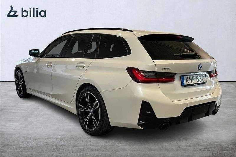 Begagnad BMW 330 M Sport 292 HK (214 kW) 2023 Vit Kombi
