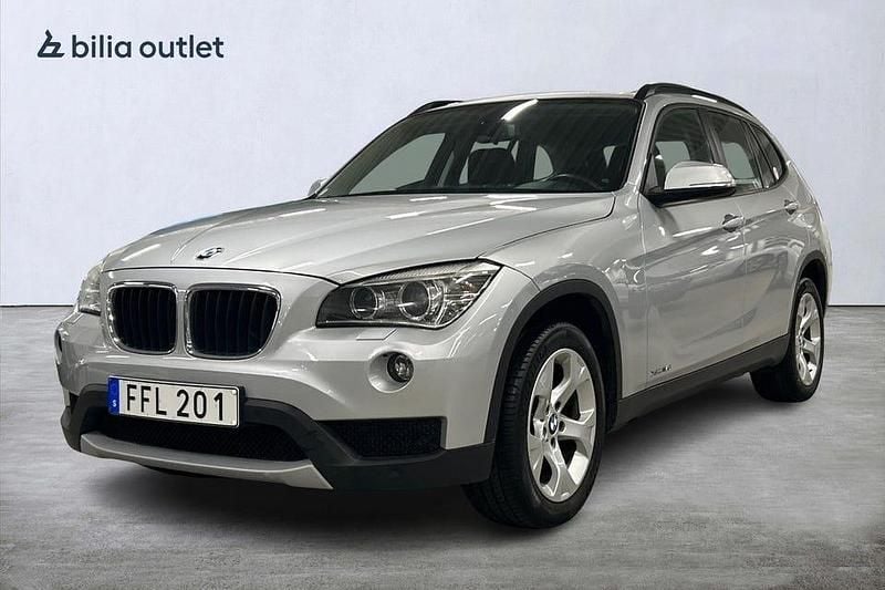 Silver Begagnad 2014 BMW X1 SUV | 149 900 kr (Marknadspris) - Bild 1/4