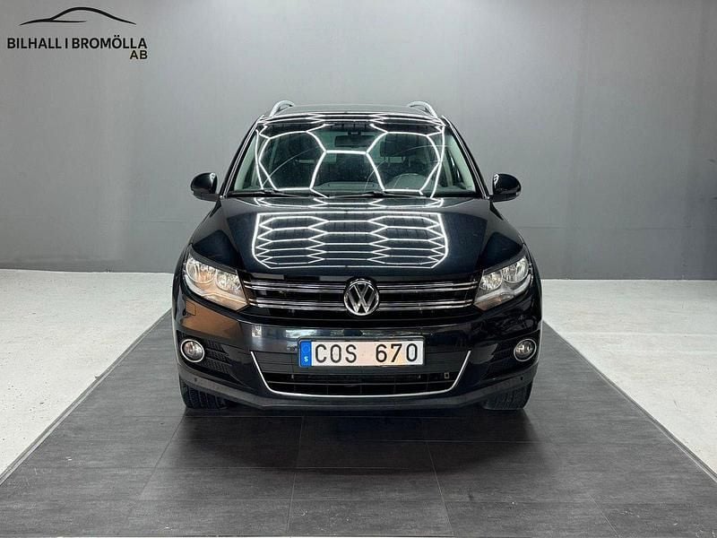 Svart Begagnad 2013 VW Tiguan Sportline SUV | 94 900 kr (Marknadspris) - Bild 1/4