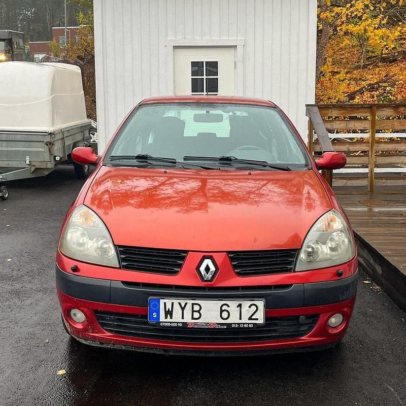 Röd Begagnad 2005 Renault Clio R.S. Halvkombi | 30 000 kr (Dyr) - Bild 1/3