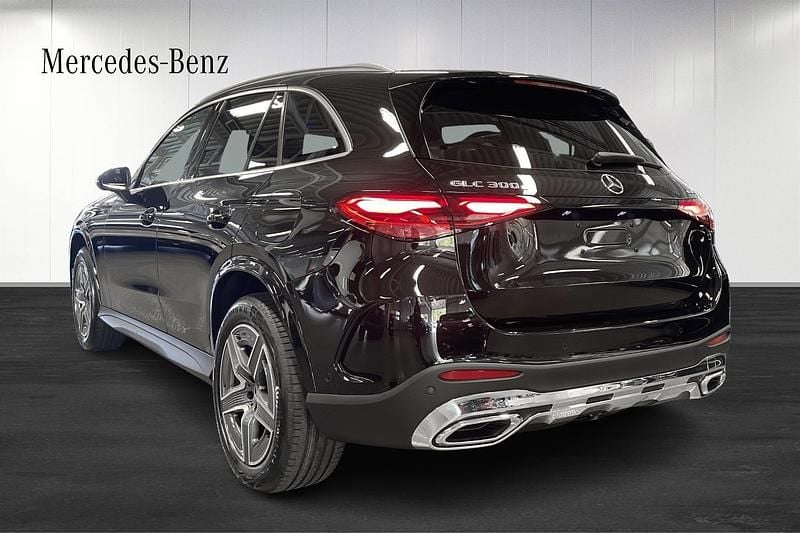 Ny Mercedes GLC300e 2025 Svart SUV