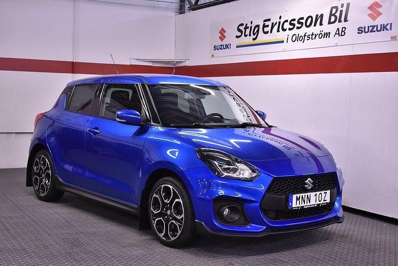 Blå Begagnad 2022 Suzuki Swift Sport Halvkombi | 209 500 kr (Marknadspris) - Bild 1/4