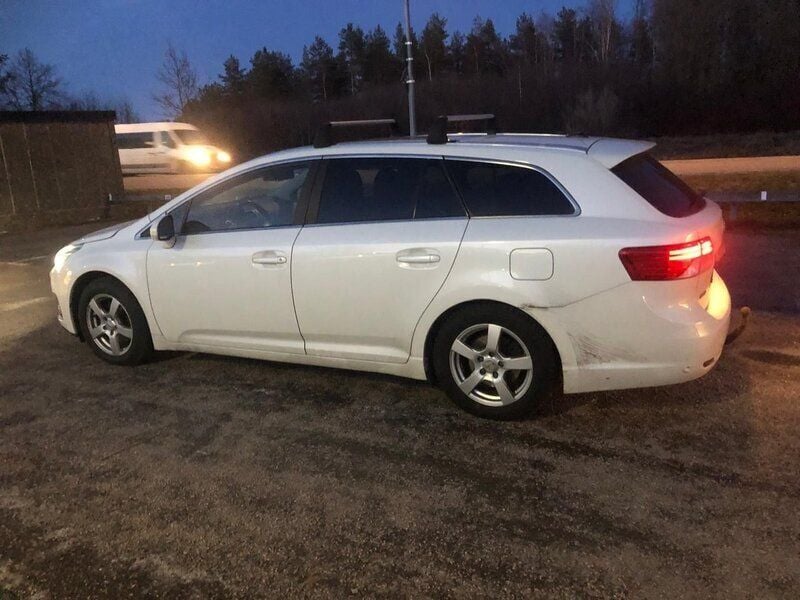 Begagnad 2015 Toyota Avensis Executive Kombi | 39 900 kr - Bild 1/4