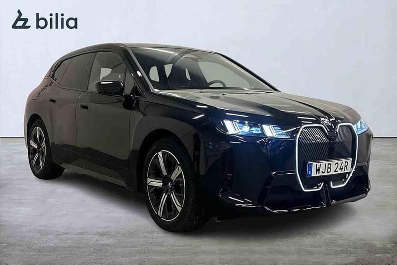 Svart Begagnad 2025 BMW iX SUV | 929 000 kr - Bild 1/1