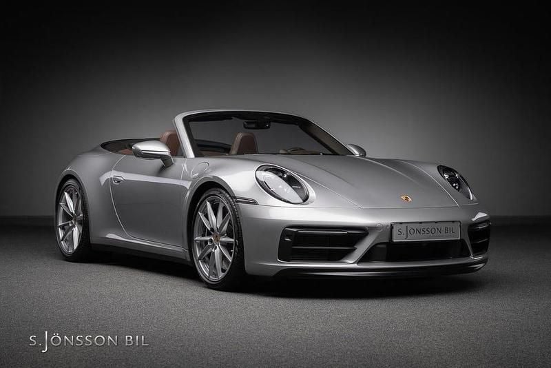 Gt silver metallic Begagnad 2024 Porsche 911 Carrera 4 GTS Cab | 1 795 000 kr (Marknadspris) - Bild 1/4