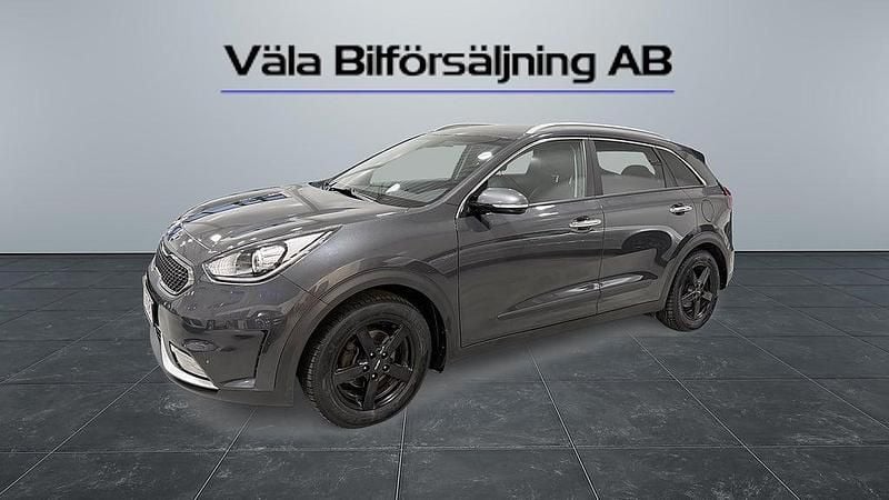 Grå Begagnad 2017 Kia Niro Advance SUV | 157 900 kr (Marknadspris) - Bild 1/4