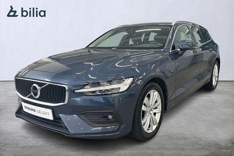 Mörkblå Begagnad 2019 Volvo V60 Momentum Kombi | 264 900 kr (Bra pris) - Bild 1/3