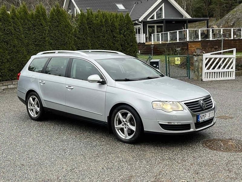 Silver Begagnad 2009 VW Passat Sportline Kombi | 39 900 kr (Marknadspris) - Bild 1/4