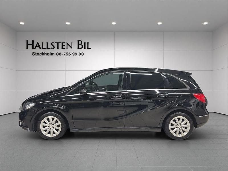 Svart Begagnad 2013 Mercedes B180 Minibuss | 79 900 kr (Marknadspris) - Bild 1/4
